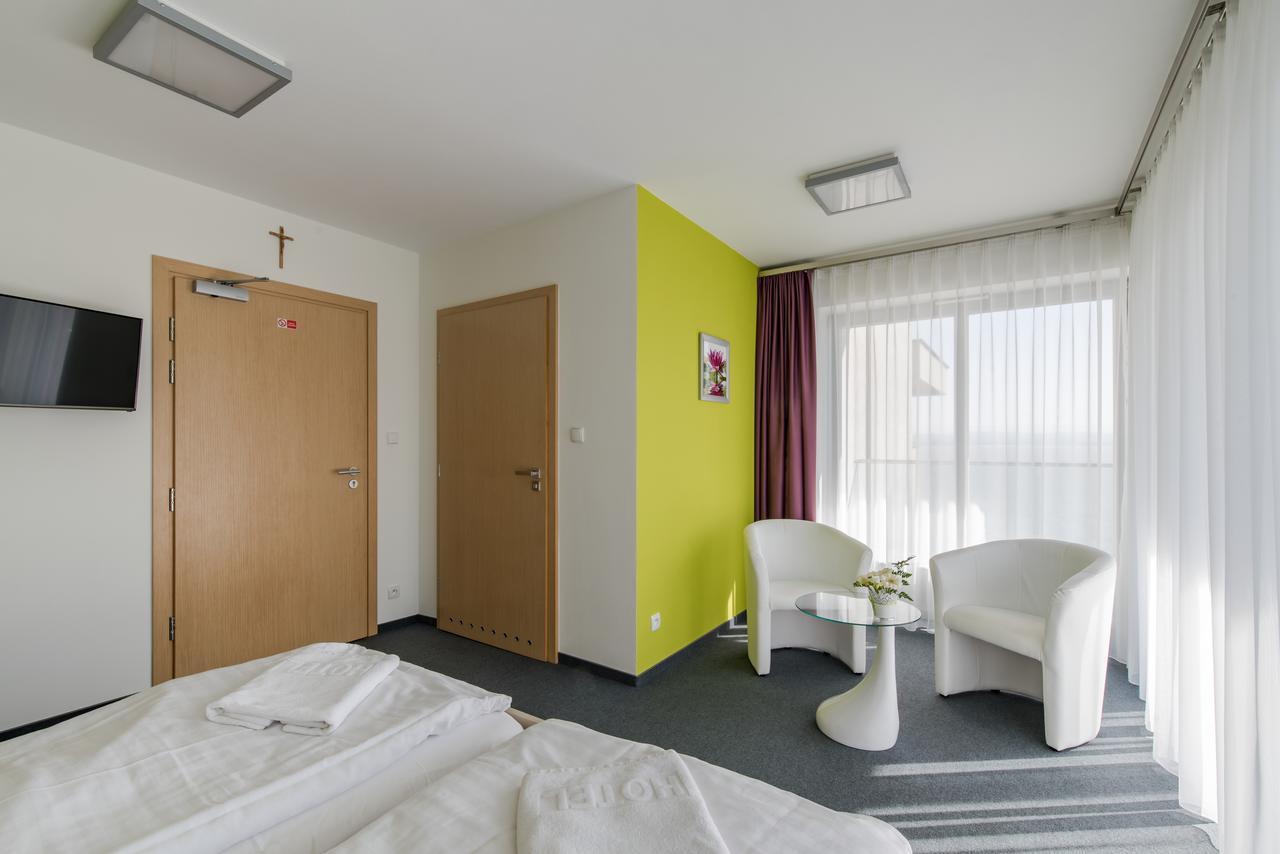 Hotel Osrodek Wypoczynkowy Rybak Nysa Esterno foto