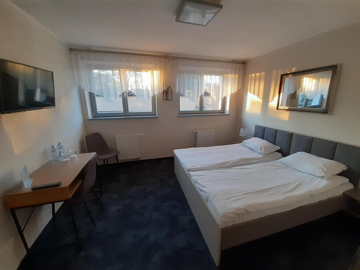 Hotel Osrodek Wypoczynkowy Rybak Nysa Esterno foto